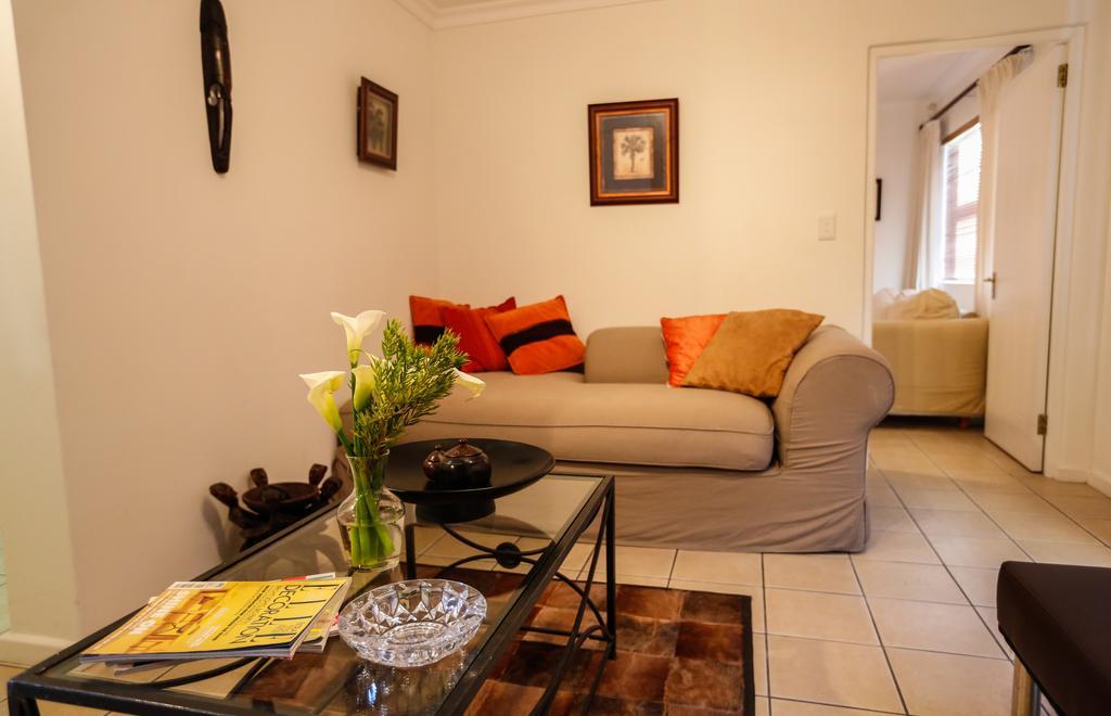 Secret Garden Guesthouse Bloubergstrand Kamer foto