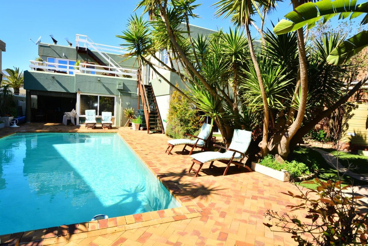 Secret Garden Guesthouse Bloubergstrand Buitenkant foto