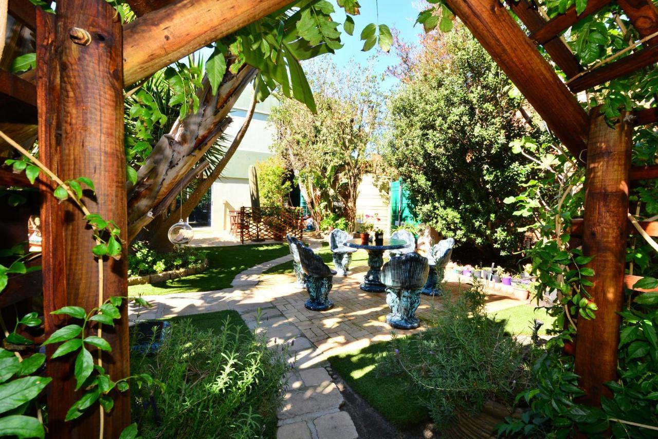 Secret Garden Guesthouse Bloubergstrand Buitenkant foto