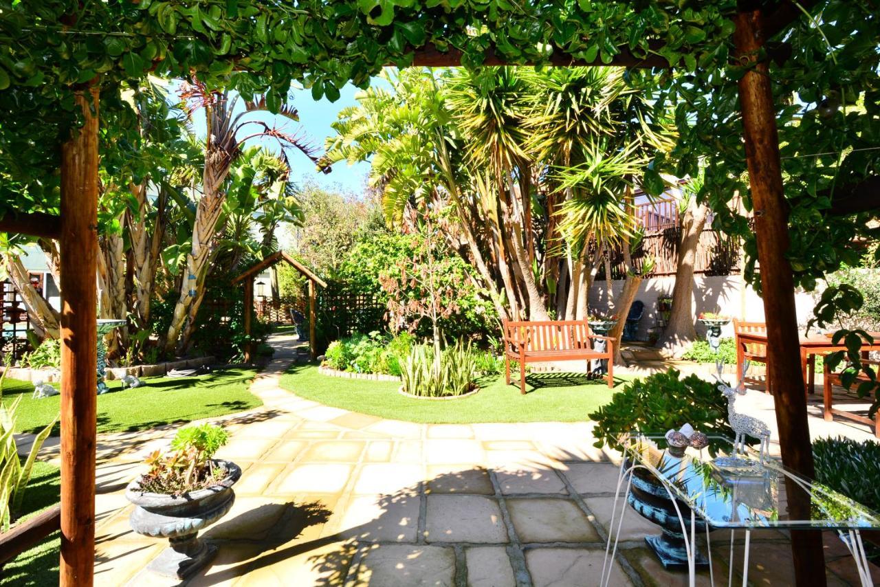 Secret Garden Guesthouse Bloubergstrand Buitenkant foto