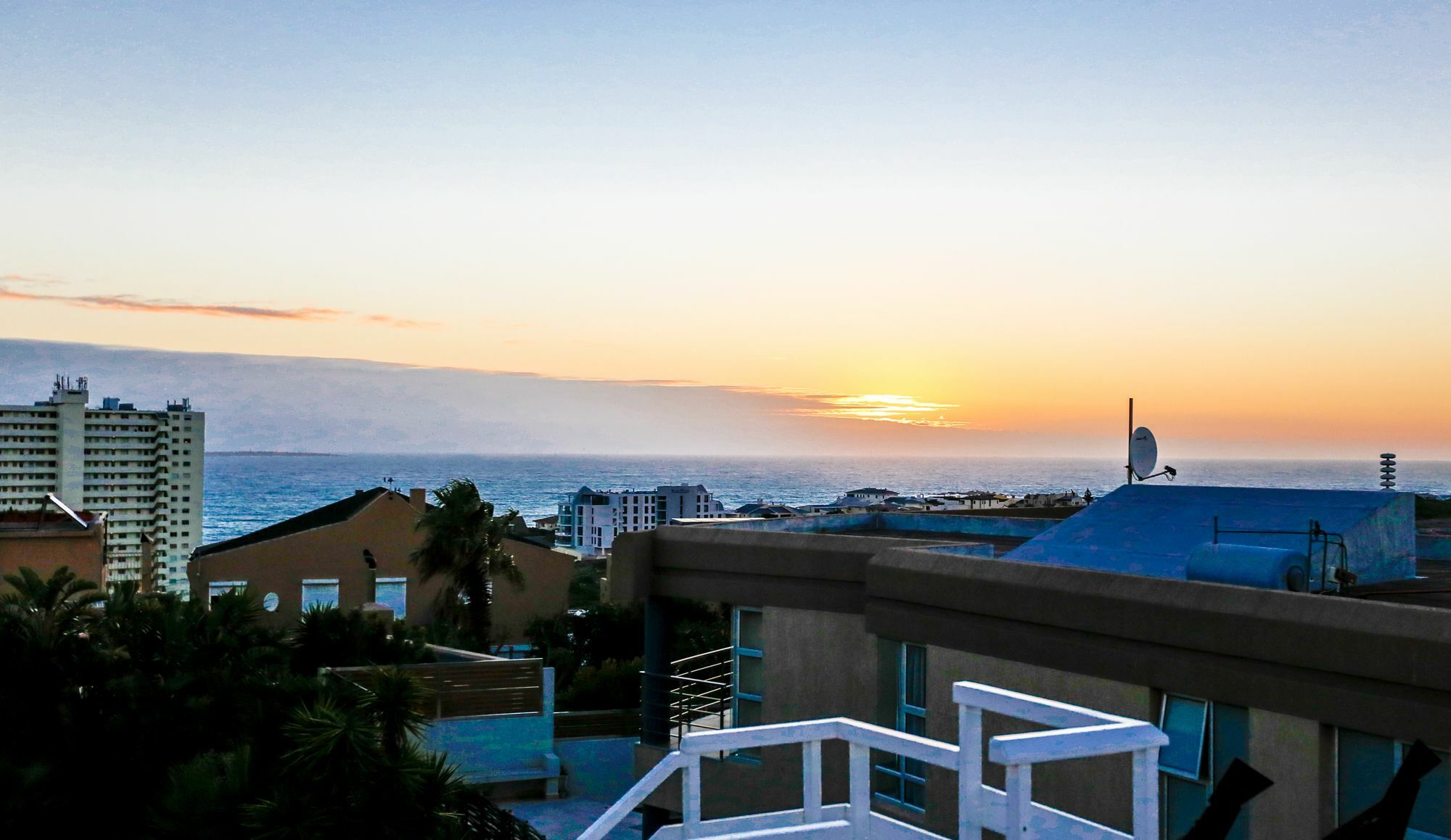 Secret Garden Guesthouse Bloubergstrand Buitenkant foto